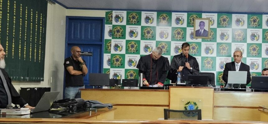 A Vara Única da Comarca de Itamarati iniciou na terça-feira (21) uma série de três julgamentos pelo Tribunal do Júri. O primeiro caso julgado (processo n.º 0000046-25.2021.8.04.4800) foi o que tem como réu Claudemires Souza da Costa, denunciado por tentar matar com um golpe de faca Tinira Kulina, crime ocorrido em 18 de julho de 2021.