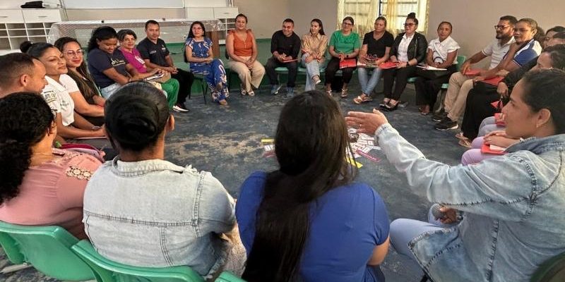 Com o objetivo de capacitar professores que atuam nas escolas do município de Itamarati, o Ministério Público do Estado do Amazonas (MPAM) promoveu a 3ª edição do curso de Formação de Facilitadores em Círculos de Construção de Paz Menos Complexos. As atividades vêm sendo ministradas desde a última segunda-feira (23/06) e seguem até sábado (28), sob a coordenação do Núcleo Permanente de Autocomposição do MP (Nupa).