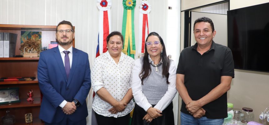 A estruturação do Ministério Público do Estado do Amazonas (MPAM) nos municípios de Eirunepé e Itamarati pautou um encontro entre a procuradora-geral de Justiça, Leda Mara Albuquerque, e os chefes do Executivo das cidades. A reunião ocorreu em Manaus, na sede do Ministério Público.